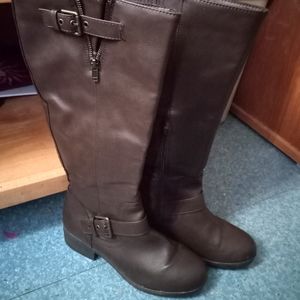 Tall brown boot.